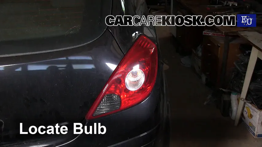 2008 Opel Corsa D 1.2L 4 Cyl. Éclairage Feux de marche arrière (remplacer une ampoule)